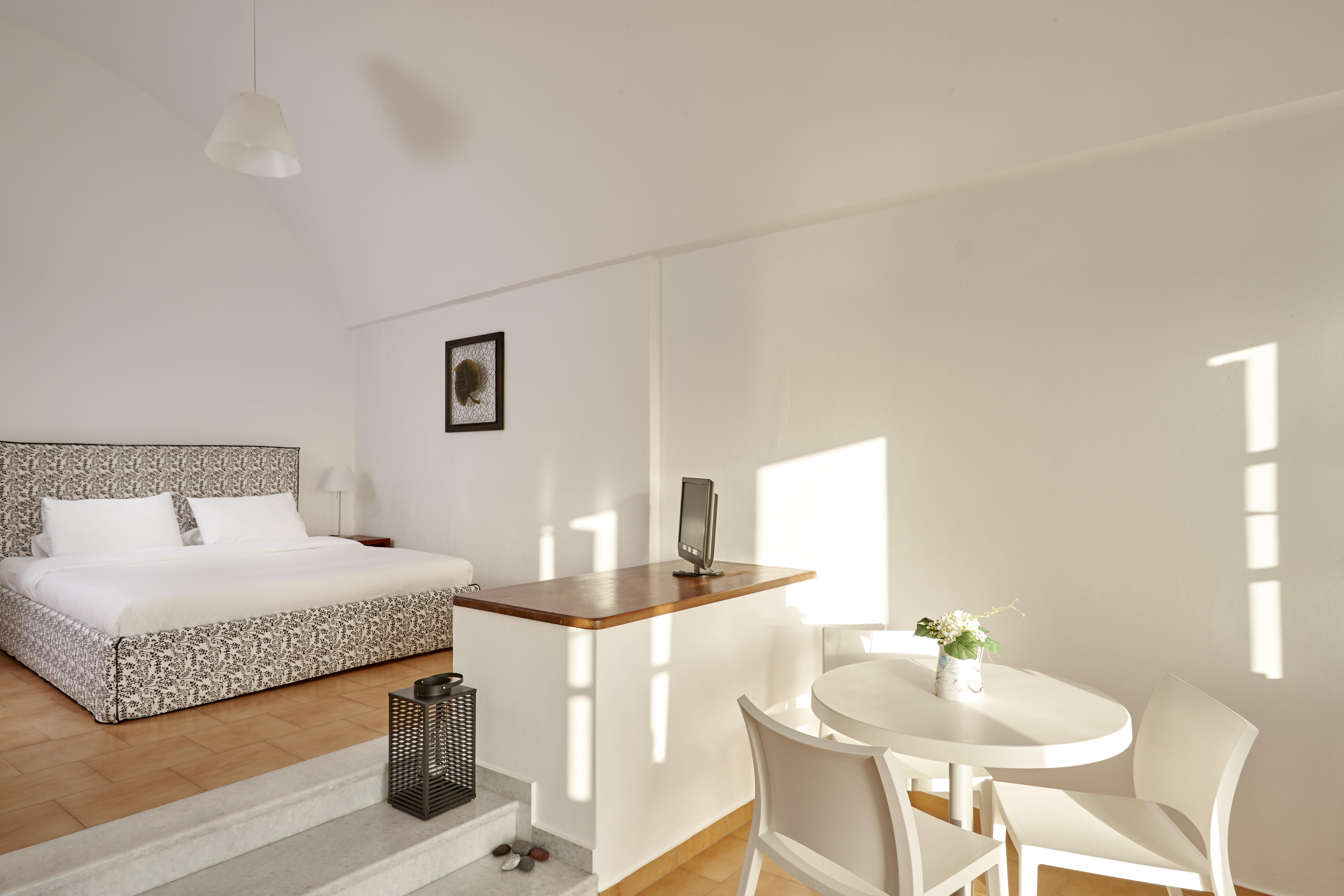Manos Small World Otel 3*