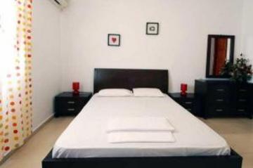 Otel Manos Small World 3*